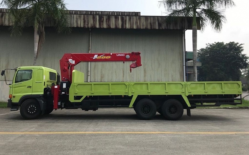 HINO RANGER FL 260 JW, FL 260 JW ABS, FL 280 JW 6x2, FM 280 JW 6x4 Tronton Long Chasis panjang 9.75 meter, bisa dibuat model BAK, BOX, WINGBOX, LOSBAK, TOWING, CRANE, SELFLOADER, TANKI SAWIT, TANKI KIMIA, silahkan hubungi Herman 0812-8322-6966