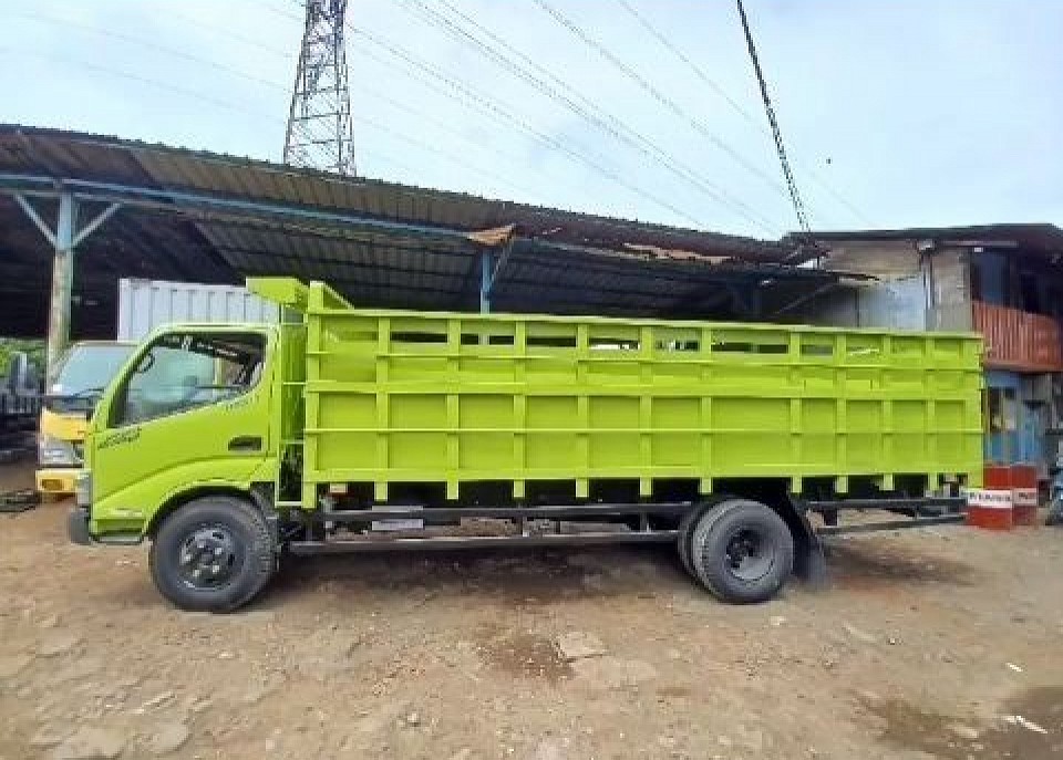 HINO DUTRO 136 MDL STD, 136 HDL gardan 6.4 PS 4x2 6 ban Long Sasis 5.5 & 5.8 meter, lebih panjang dari itu silahkan hubungi Herman 0812-8322-6966