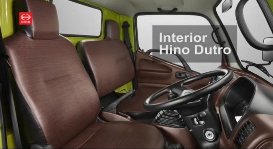 Interior HINO DUTRO EURO4, memberikan kesan modern dan nyaman, informasi lebih lanjut silahkan hubungi Herman 0812-8322-6966